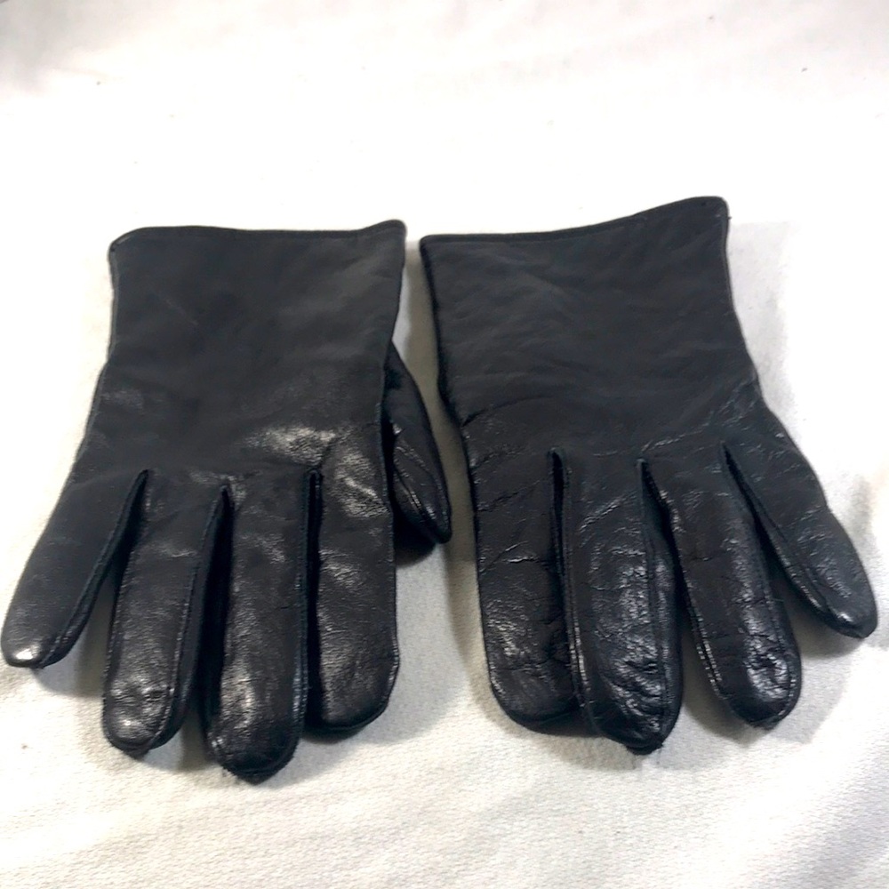 Gates Vintage Men's Black Butter Soft Leather Gloves with a Cozy Knit Lining
